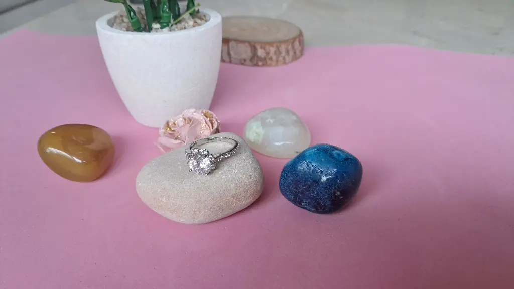 Round diamond ring