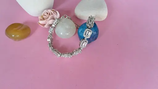 [BR-17-399] White diamond bracelet