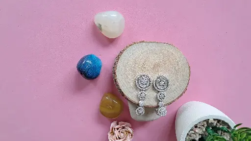 [T-357] Round flower diamond earrings